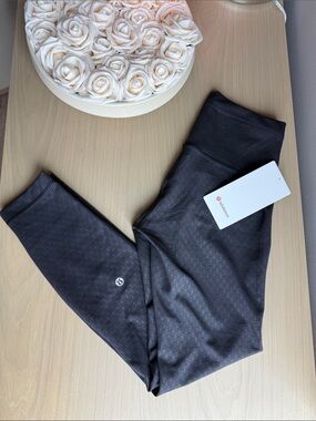 Lululemon Wunder Train High-Rise Tight 25"
Geo Tile Emboss Black size 6 NWT